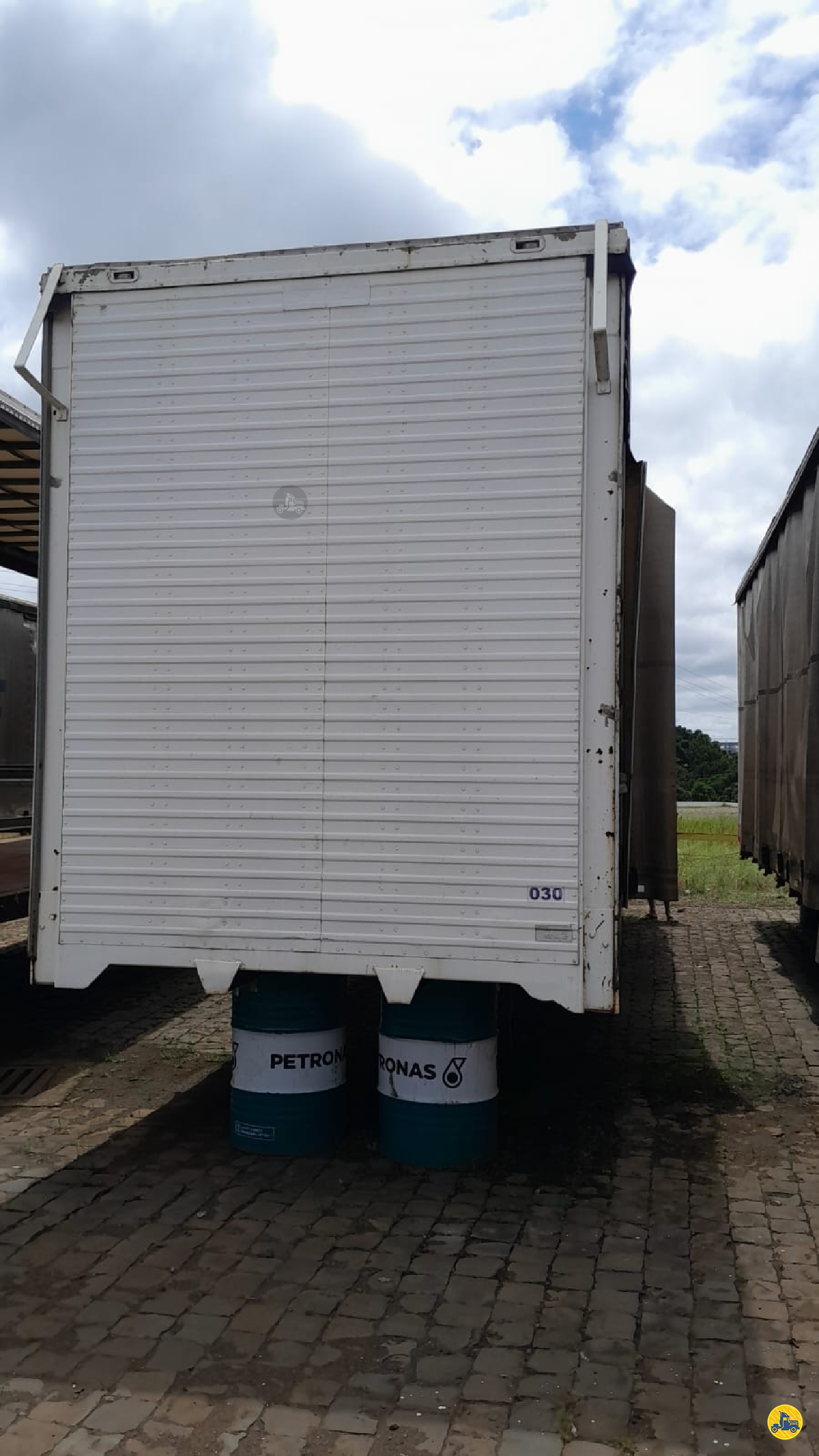 CARROCERIA SOBRE CHASSI  TRUCK BAU SIDER Transrodace CACADOR SANTA CATARINA SC